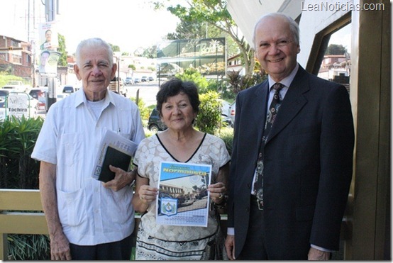 Voceros de la Asociación Fermín Moreno, Mario Salas y Esperanza Morales