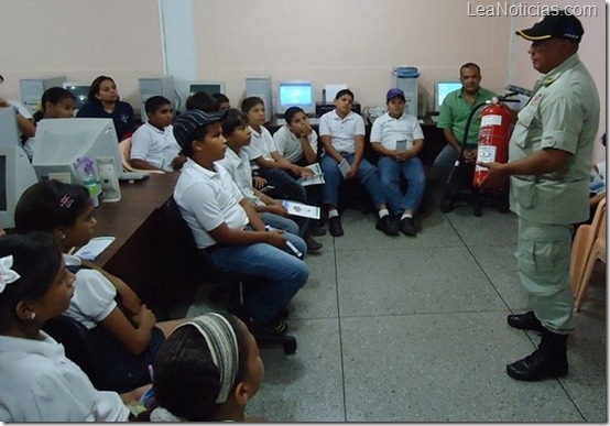 charla-acuatica-sucre-estudiantes