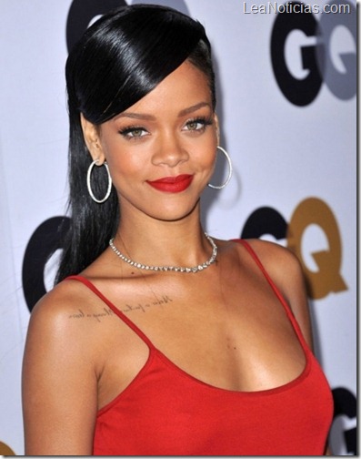 rihanna-at-the-gq-men-of-the-year-party-in-nyc-03-435x580
