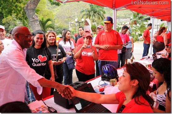 Candidato Aristóbulo Istúriz visitó puntorojo en la Plaza Bolívar durante el simulacro