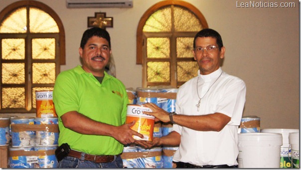 Entrega-de-pintura-en-la-iglesia03