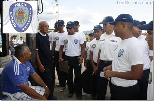 FOTO-6 Discentes se familiarizan y conversan con residentes. (2)