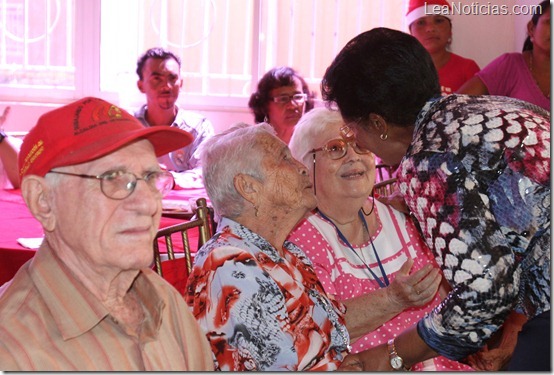 Fiesta de navidad casa del abuelo. (2)