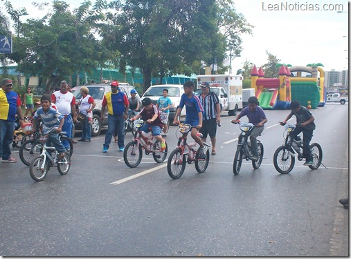 Niños participaron en las carreras de biciletas