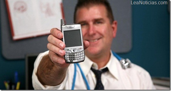 bigstock_a_doctor_holds_a_cell_phone_re_259156491-660x350