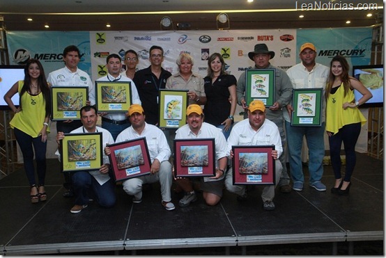 Ganadores del torneo junto a Jimmy Houston