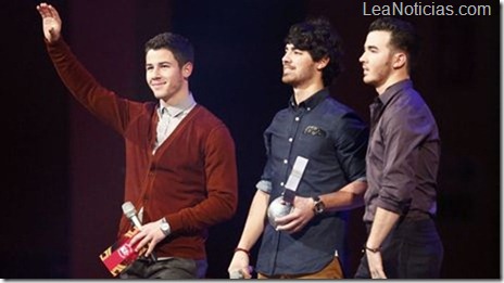 Jonas-Brothers-recibiendo-REUTERSKai-Pfaffenbach_NACIMA20121113_0303_6