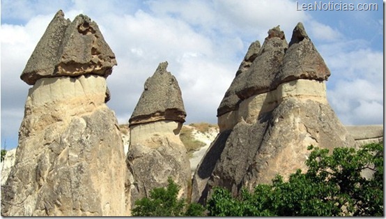 Los primeros colonos hicieron casas en estas formaciones naturales llamadas chimeneas de hadas. Cappadocia, en Turquía
