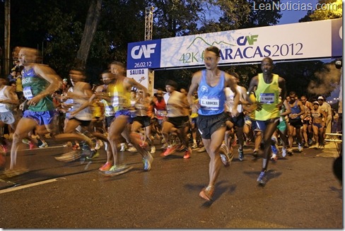 II Maraton CAF 42k, El atleta colombiano David Cardona se corona vencedor del maraton seguido por el keniano Shadrack Maiyo y el tercer lugar fue para el brasileño Jose Da Silva el cuarto lugar boliviano Eduardo Quispe y el quinto lugar el ecuatoriano marcos Erazo por su parte la brasileña Concesao Carballo el primer lugar Riativa y el tercer lugar Ana Juaquina Rondo por su parte el segundo lugar para la colombiana Ruby Foto: Henry Delgado
26/2/12
