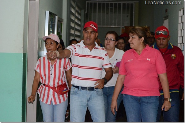 Gobernadora Santaella inspeccionó centros de salud. FOTO 2