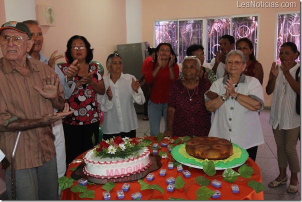 en-barcelona-celebraron-los-100-anos-de-una-anciana