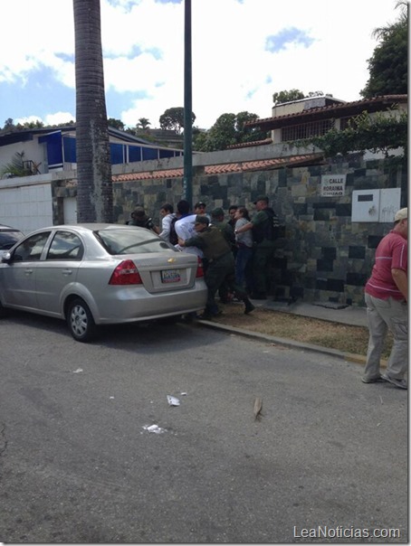 represion-guardia-nacional-periodistas-estudiantes-embajada-cuba-caracas-2