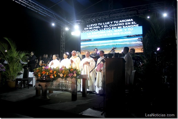 Capriles-Radonski-Misa-La-Trinidad-Domingo-de-Resurreccion-Caracas-lenin-morales (15)