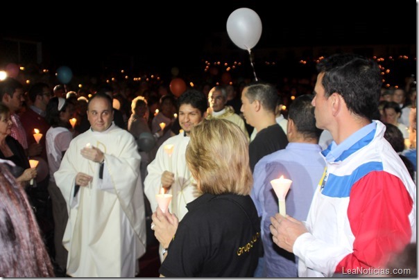 Capriles-Radonski-Misa-La-Trinidad-Domingo-de-Resurreccion-Caracas-lenin-morales (2)