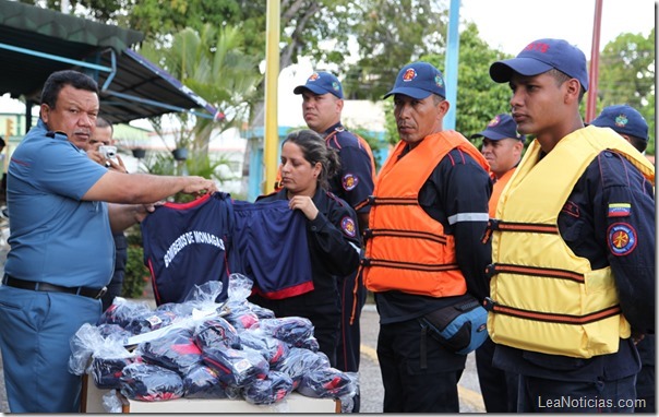 ENTREGA DE UNIFORMES 1