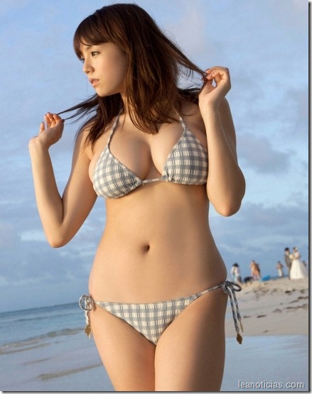 ai-shinozaki-beach-bikini-sexys-10