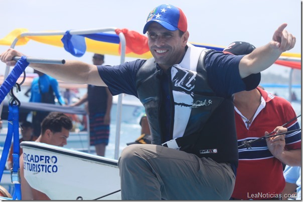 capriles-en-lancha-en-playas-de-falcon (5)