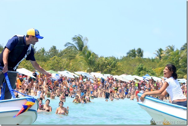 capriles-en-lancha-en-playas-de-falcon (6)