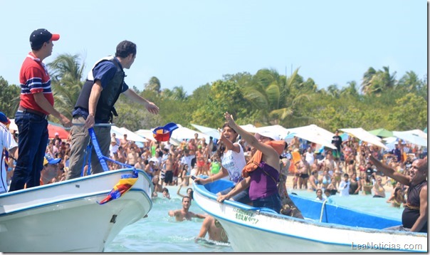 capriles-en-lancha-en-playas-de-falcon (7)