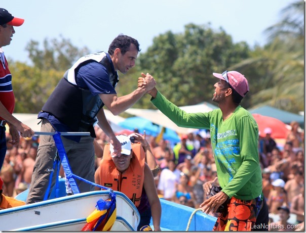 capriles-en-lancha-en-playas-de-falcon (8)