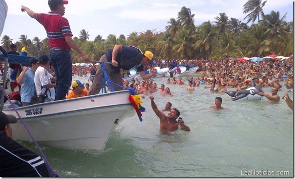 capriles-radonski-recorre-playas-de-falcon-con-henri-falcon-3