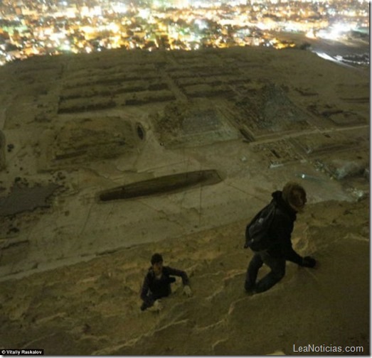 fotos-ilegales-piramides-giza-2