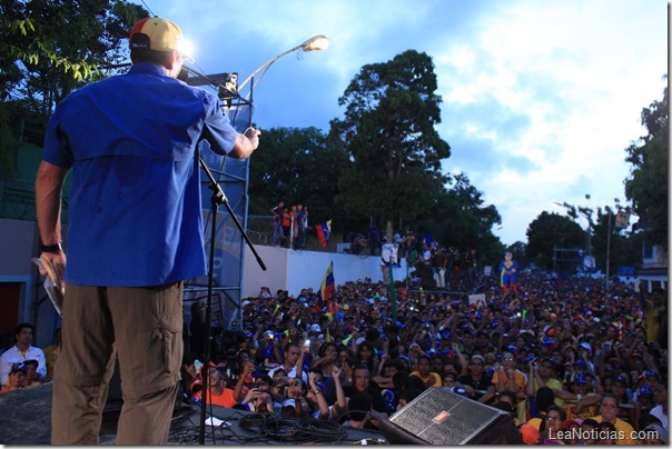 henrique-capriles-radonski-en-el-estado-vargas (7)