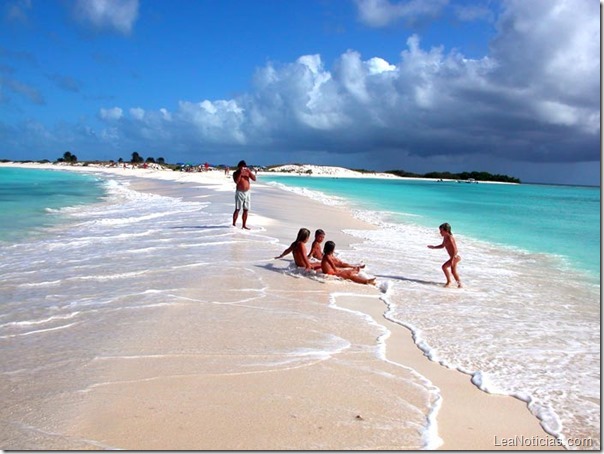 los_roques_beaches01_cayo_agua