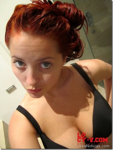 lucy-collett-topless-ducha-sexys-9