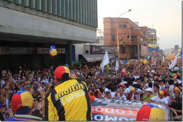 Capriles_San_Cristobal_Campaña_Maldicion_ (2)