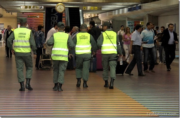 Detienen a ciudadano por ilícitos cambiarios en el Aeropuerto de Maiquetía_ (3)