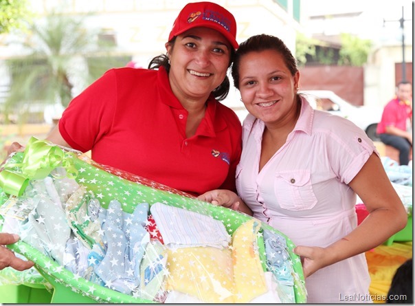 ENTREGA DE CANASTILLAS Y DONATIVOS (1)