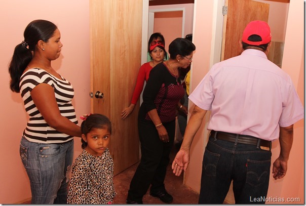 Entrega de vivienda en sector calería del pilar. (2)