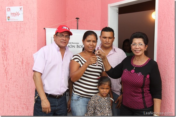 Entrega de vivienda en sector calería del pilar.