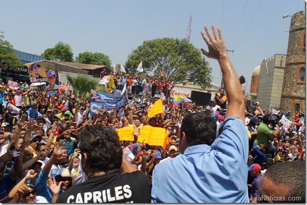 Henrique-capriles-radonski-en-coro-falcon-foto-heyder-garcia (2)