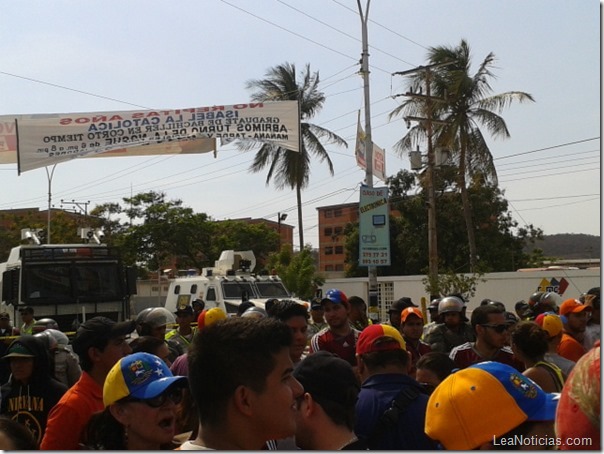 Protesta_CNE_Barcelona_Anzoategui_15_abril_ (6)