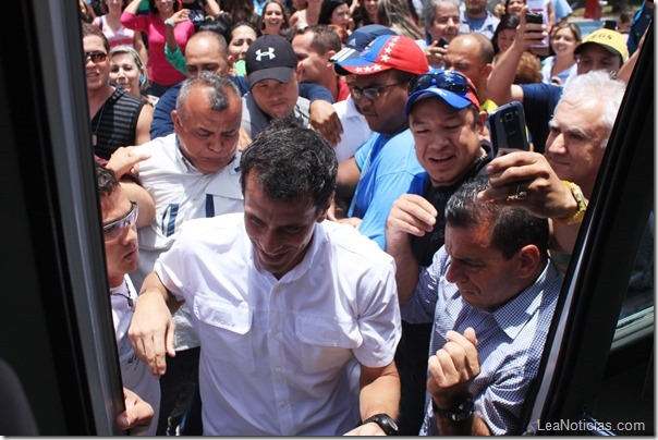 henrique-capriles-radonski-desde-la-basilica-de-la-virgen-del-valle-margarita (10)