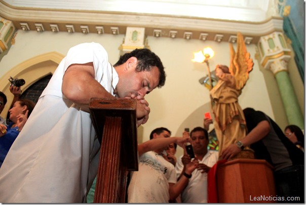 henrique-capriles-radonski-desde-la-basilica-de-la-virgen-del-valle-margarita (6)