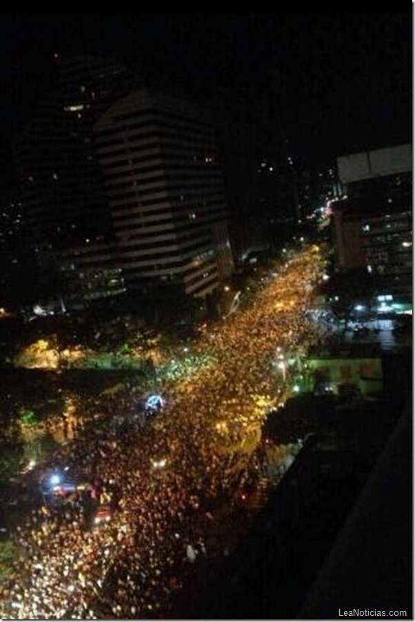 marcha-juntos-sin-miedo-caracas-con-capriles-radonski (Foto de @VVPeriodistas)
