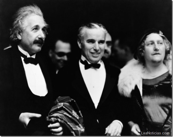 Albert-Einstein-y-Charlie-Chaplin.-Everett-Collection