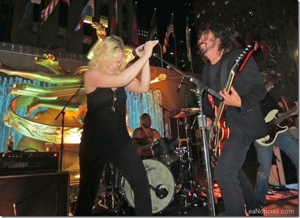 Amy-Poehler-y-Dave-Grohl-National-Photo-Group