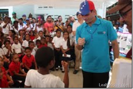 Capriles-entrega-escuela