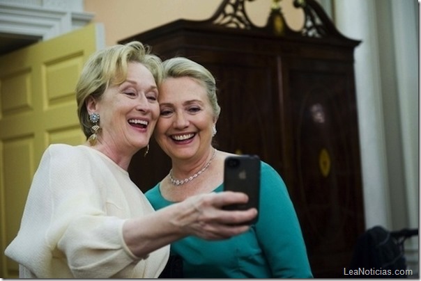EHillary-Clinton-y-Meryl-Streep-Kevin-Wolf-AP