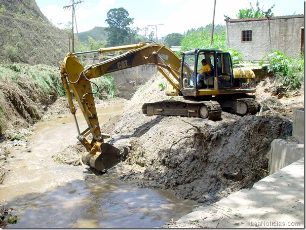 LIMPIEZA RIO SAN PEDRO SECTOR LA HACIENDITAFOTO LENIN MORALES