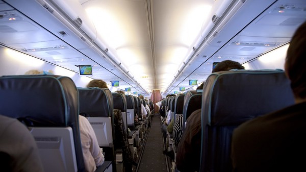 rows of seats in airplane