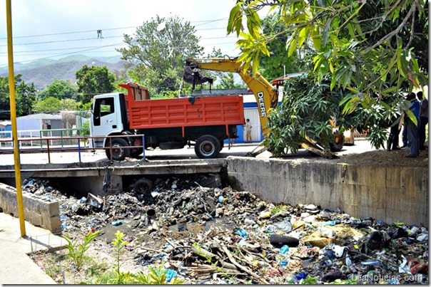 puerto-la-cruz-canal-guarataro