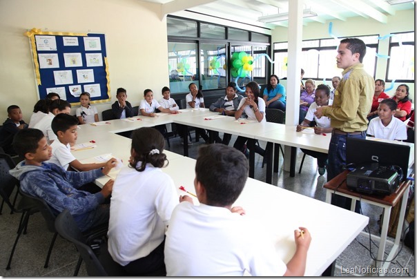 ADOLESCENTES DE CAINA RECIBEN TALLER VOCACIONAL