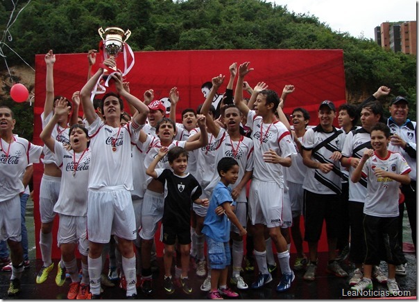 Copa Coca-Cola Campeones con la Copa 2