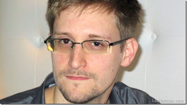 Edward-Snowden-AP_NACIMA20130609_0096_19