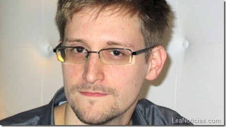 Edward-Snowden-AP_NACIMA20130609_0096_19